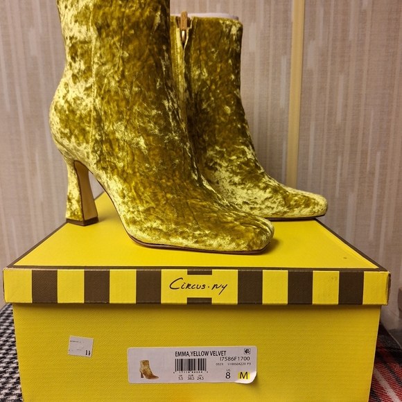 NWOT Circus.NY Ankle Boot - Yellow, Size 8 - Picture 3 of 6